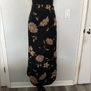 Chic Black and Cream Floral Maxi Skirt